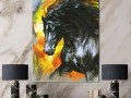Мчащийся черный конь Изображение 1